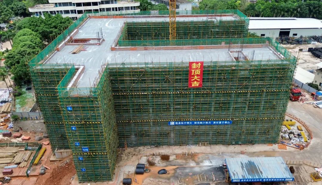 歷時(shí)73天！南寧四十三中2#教學(xué)樓主體結(jié)構(gòu)順利封頂